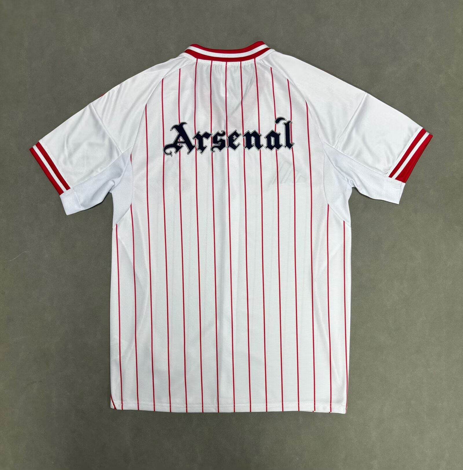 CAMISETA ARSENAL EDICIÓN MLB (VERSIÓN FAN) - ZonaCamisetas