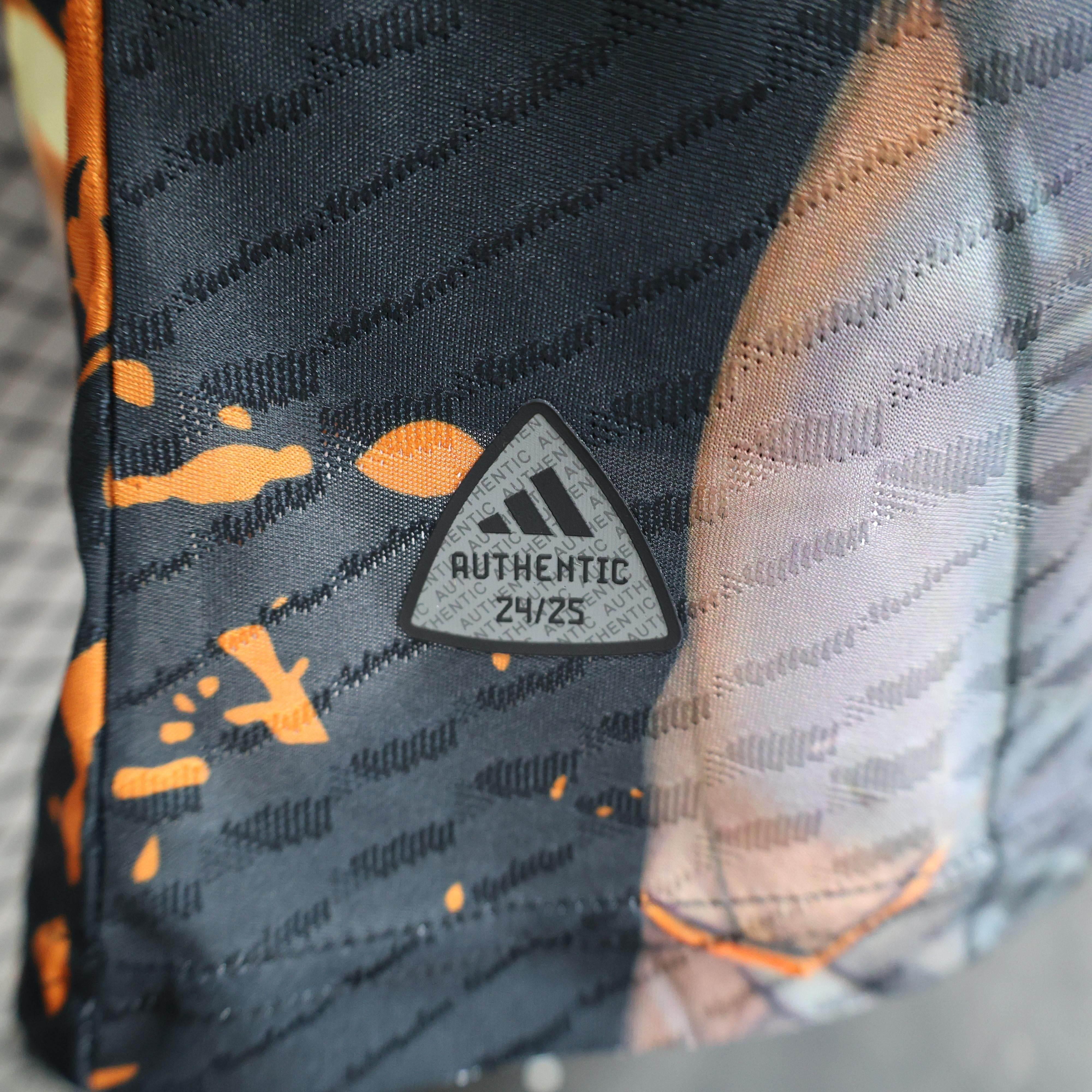 CAMISETA JAPÓN ESPECIAL GOKU lI 24/25 HOMBRE (VERSIÓN JUGADOR) - ZonaCamisetas