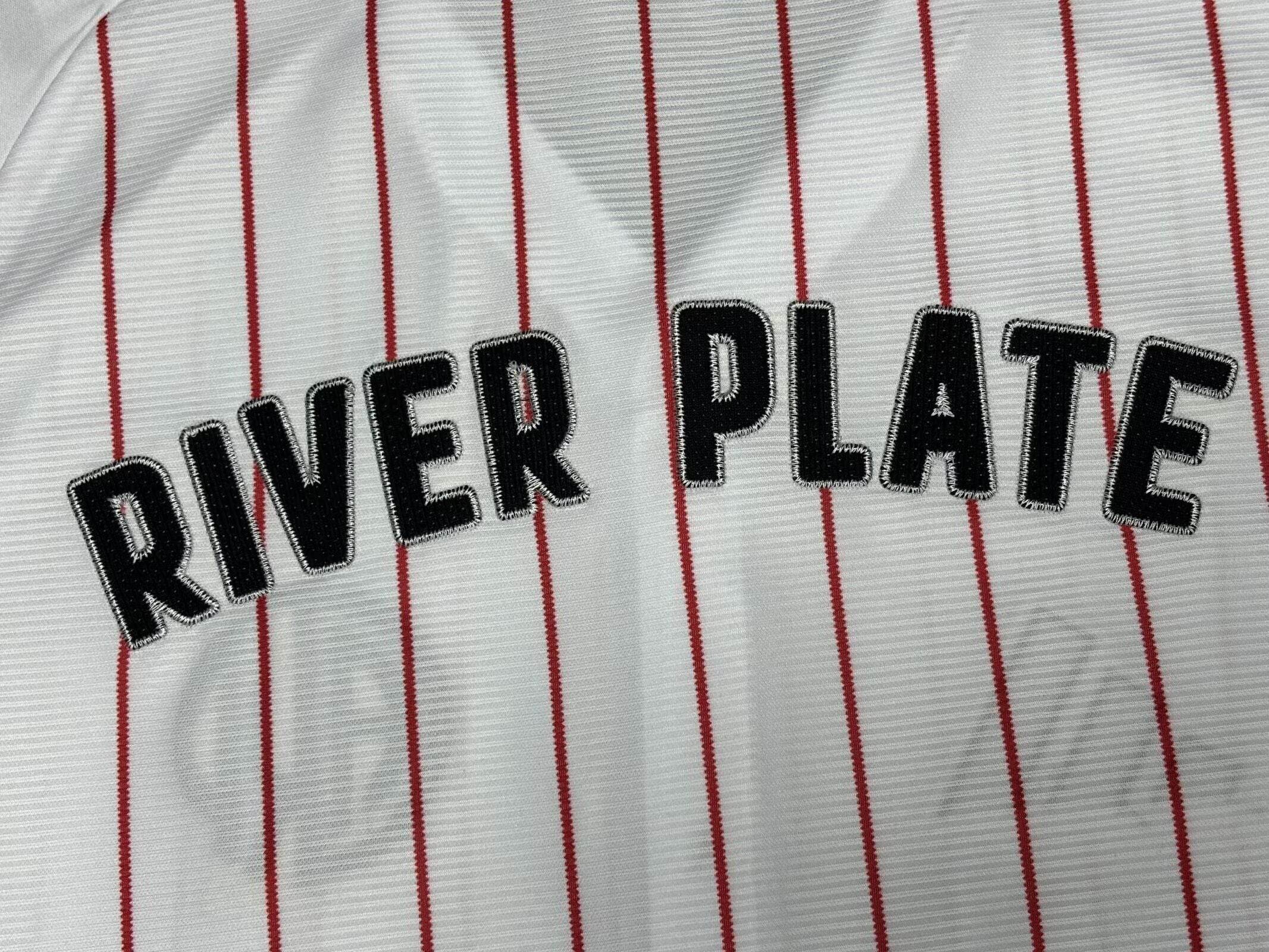 CAMISETA RIVER PLATE EDICIÓN MLB (VERSIÓN FAN) - ZonaCamisetas