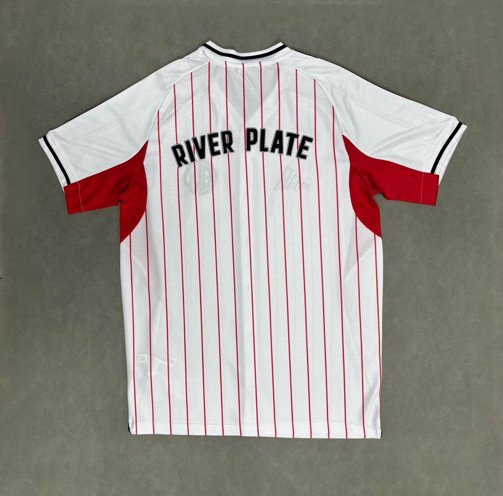 CAMISETA RIVER PLATE EDICIÓN MLB (VERSIÓN FAN) - ZonaCamisetas