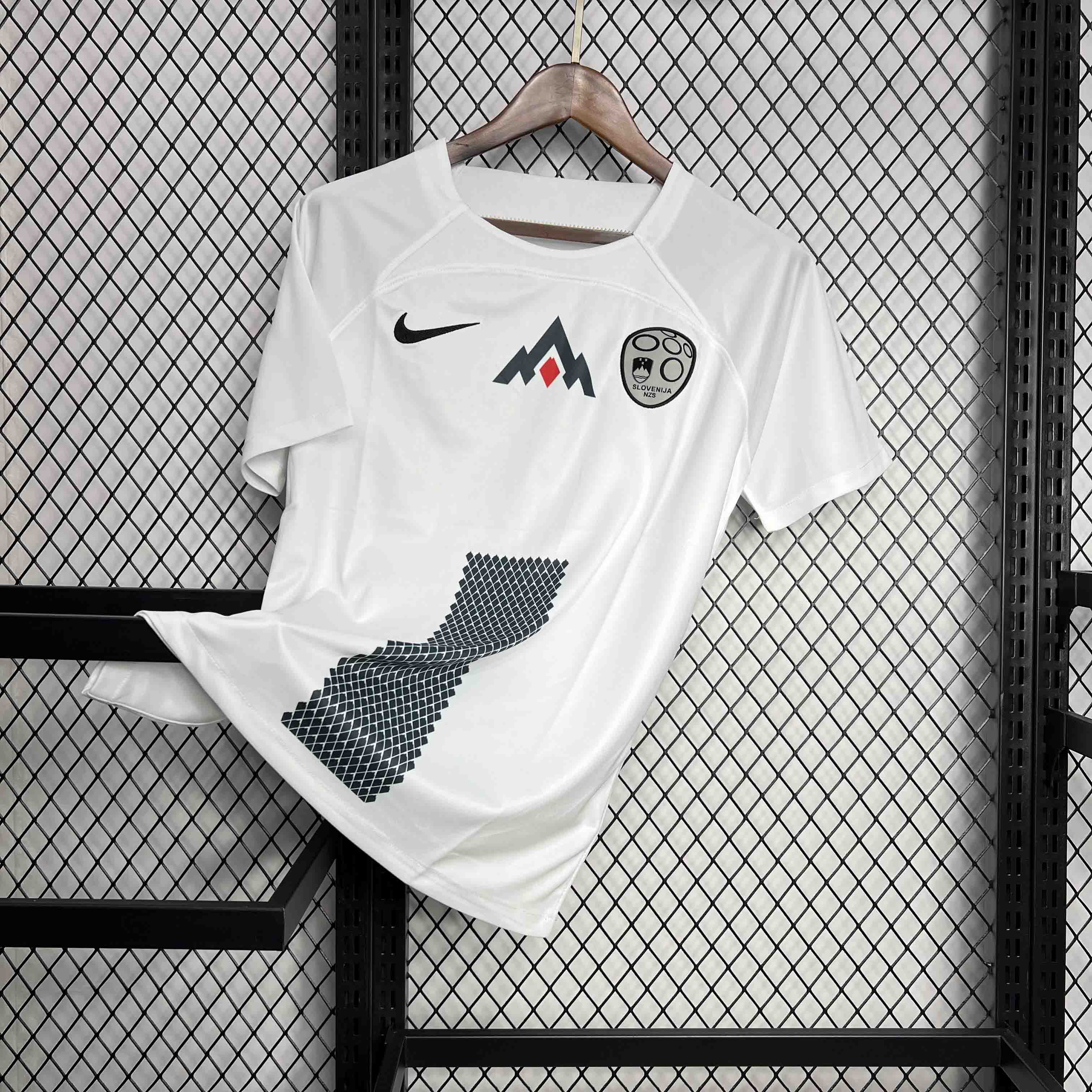 CAMISETA ESLOVENIA ll 2024 HOMBRE (VERSIÓN FAN)
