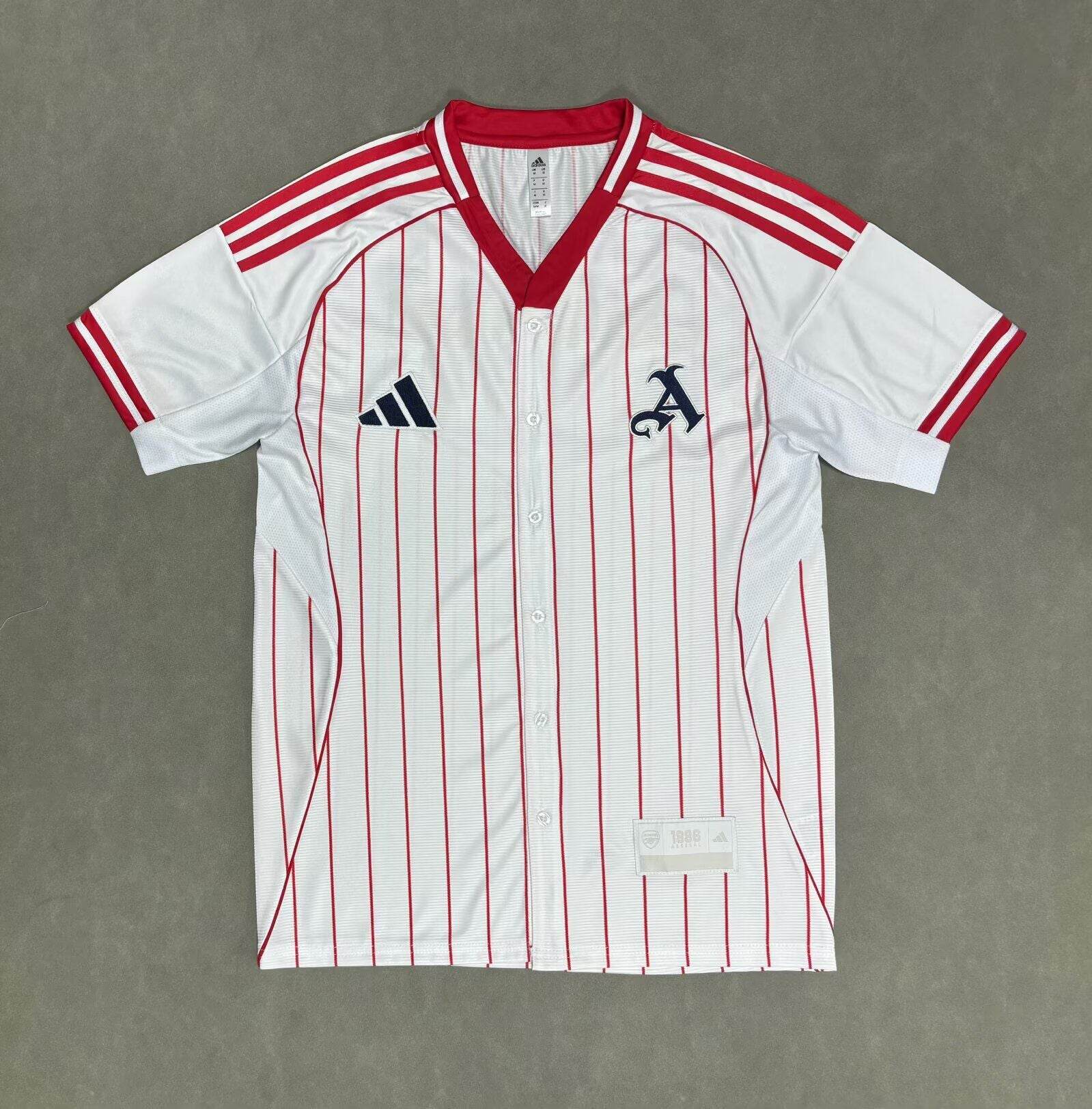 CAMISETA ARSENAL EDICIÓN MLB (VERSIÓN FAN) - ZonaCamisetas