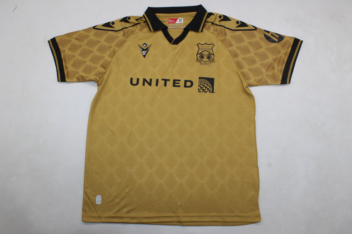CAMISETA WREXHAM 24/25 HOMBRE (VERSIÓN FAN)