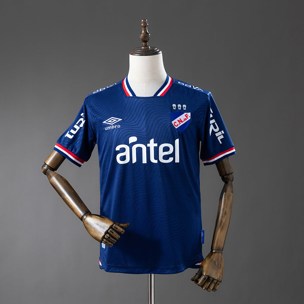 CAMISETA NACIONAL DE MONTEVIDEO I 25/26 HOMBRE (VERSIÓN FAN)
