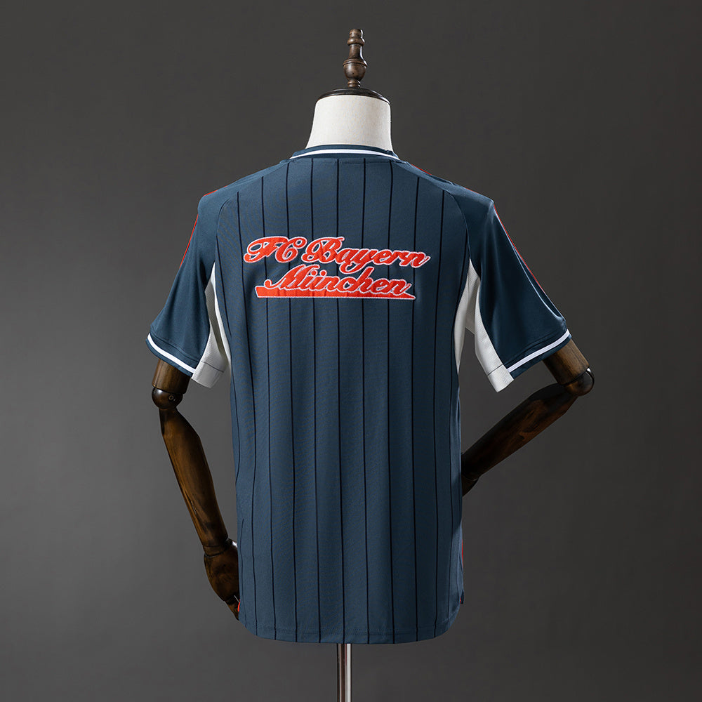 CAMISETA BAYERN MUNICH EDICIÓN MLB (VERSIÓN FAN)