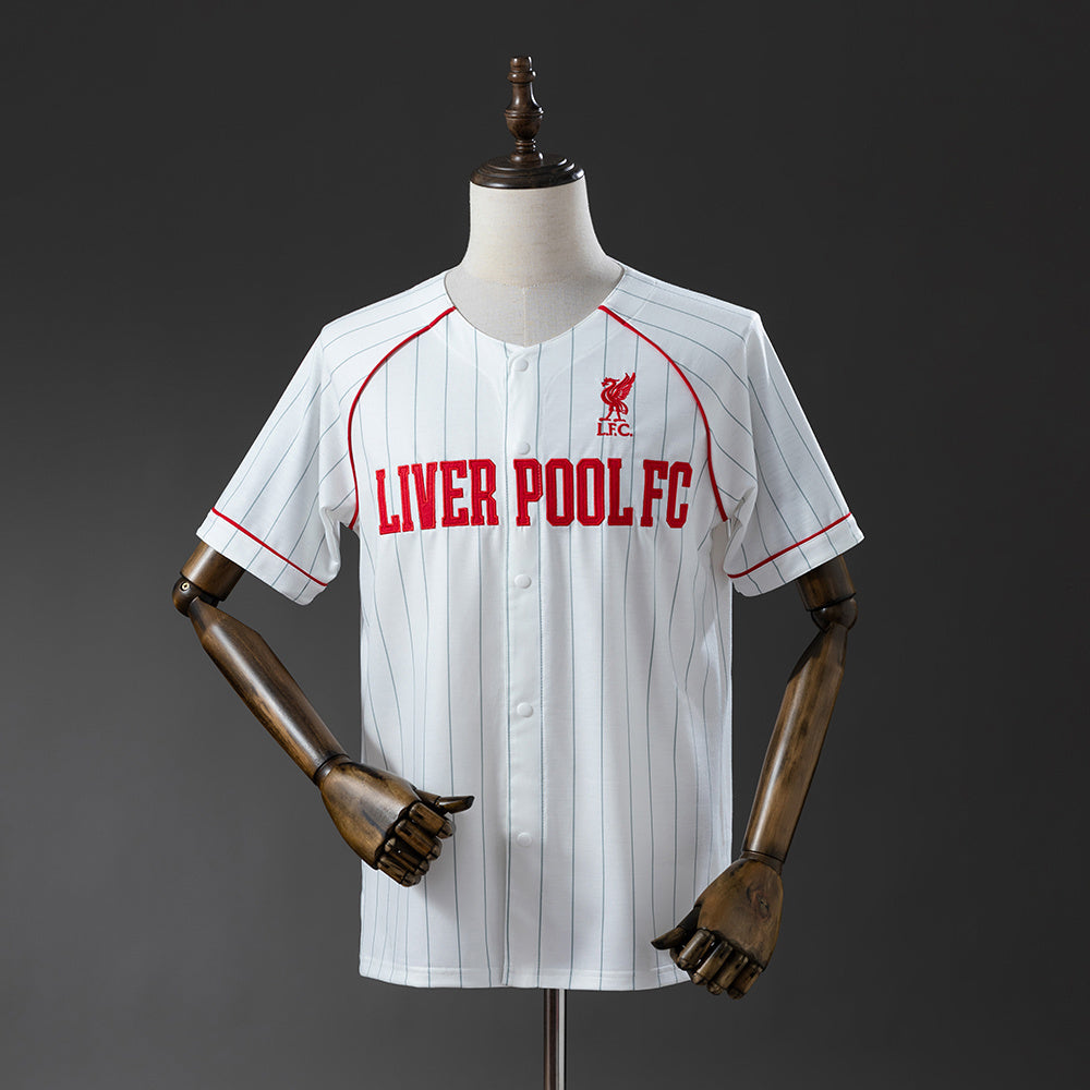 CAMISETA LIVERPOOL I EDICIÓN MLB (VERSIÓN FAN)