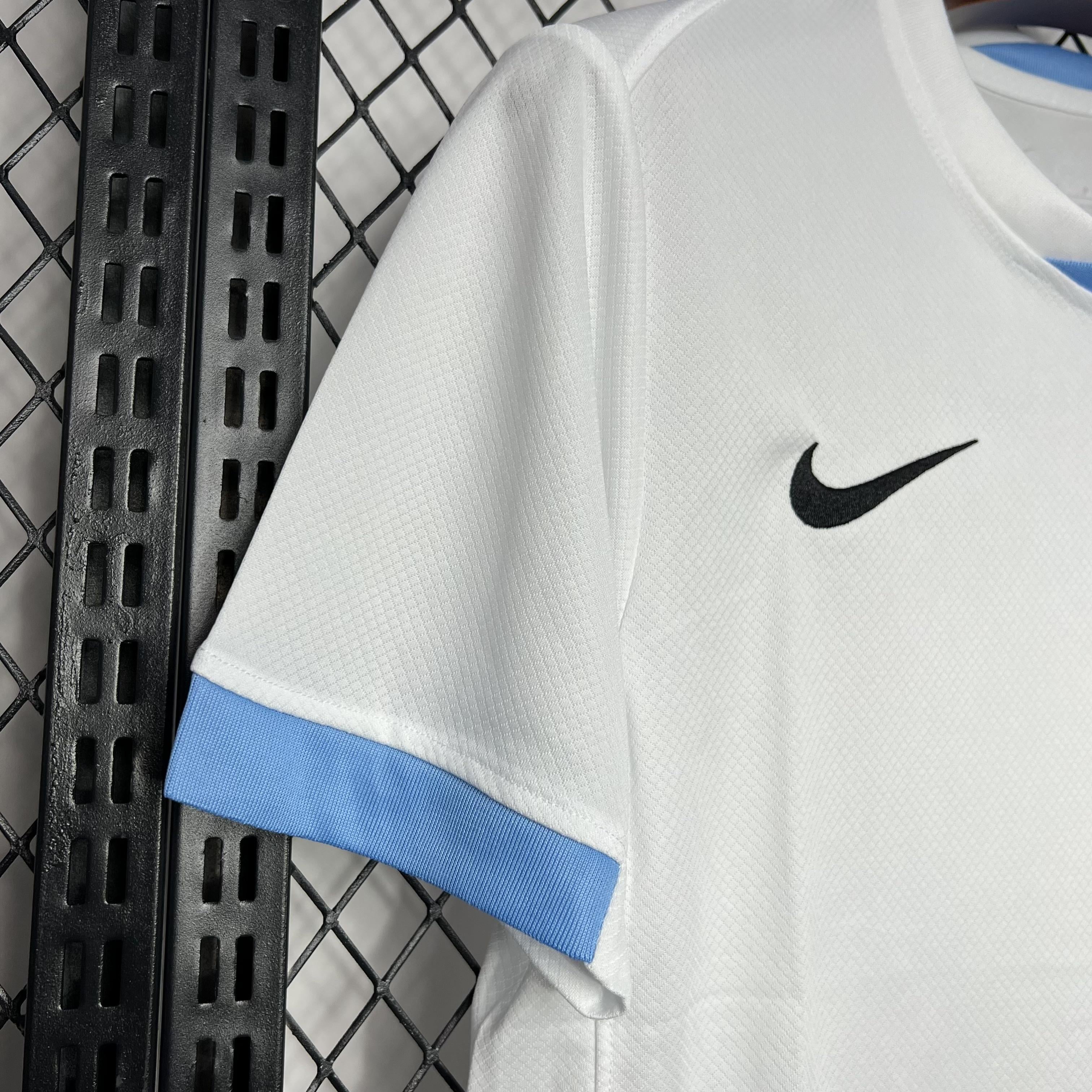 CAMISETA URUGUAY lI 2024 HOMBRE (VERSIÓN FAN)