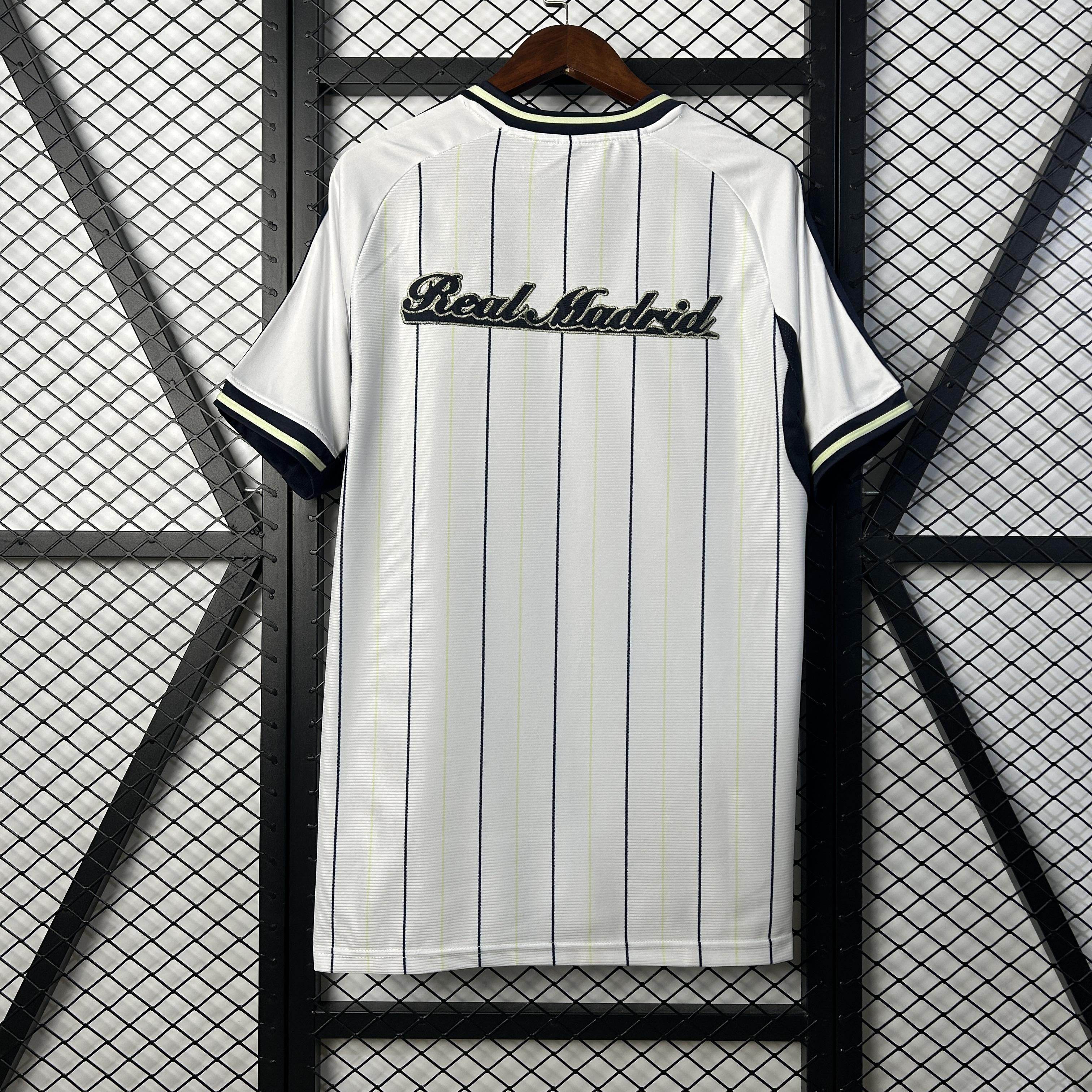 CAMISETA REAL MADRID EDICIÓN MLB (VERSIÓN FAN) - ZonaCamisetas