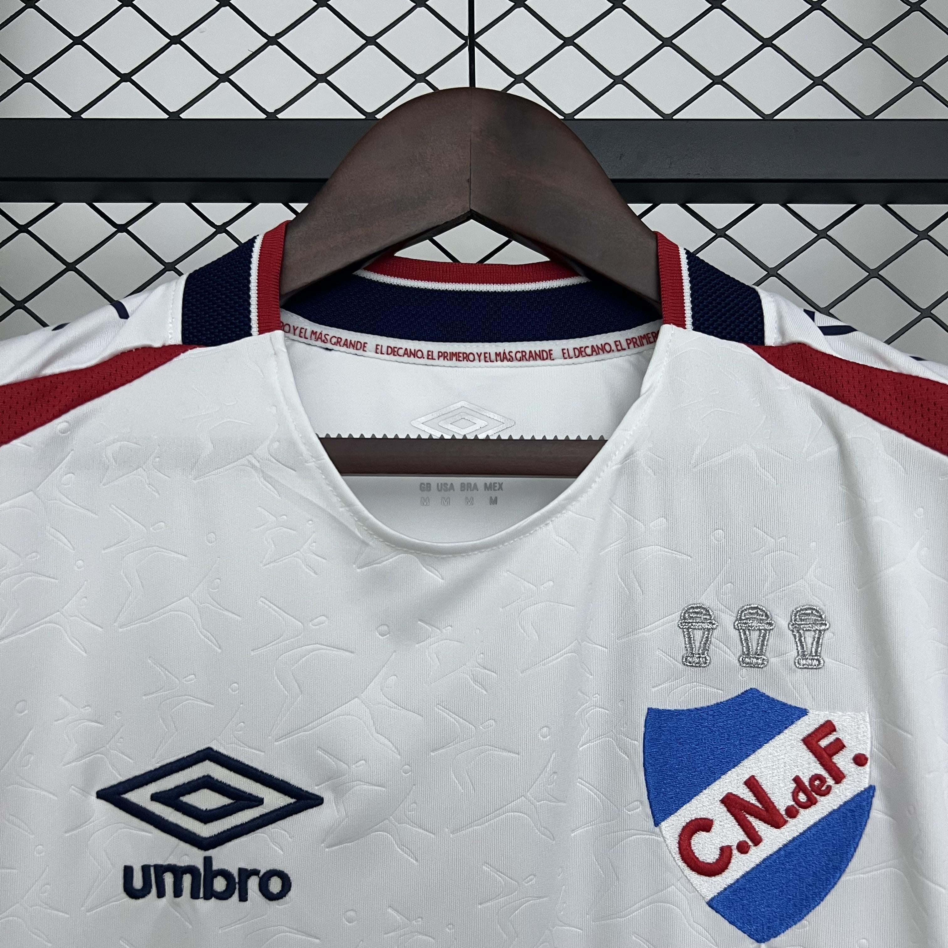 CAMISETA NACIONAL DE MONTEVIDEO III 25/26 HOMBRE (VERSIÓN FAN)