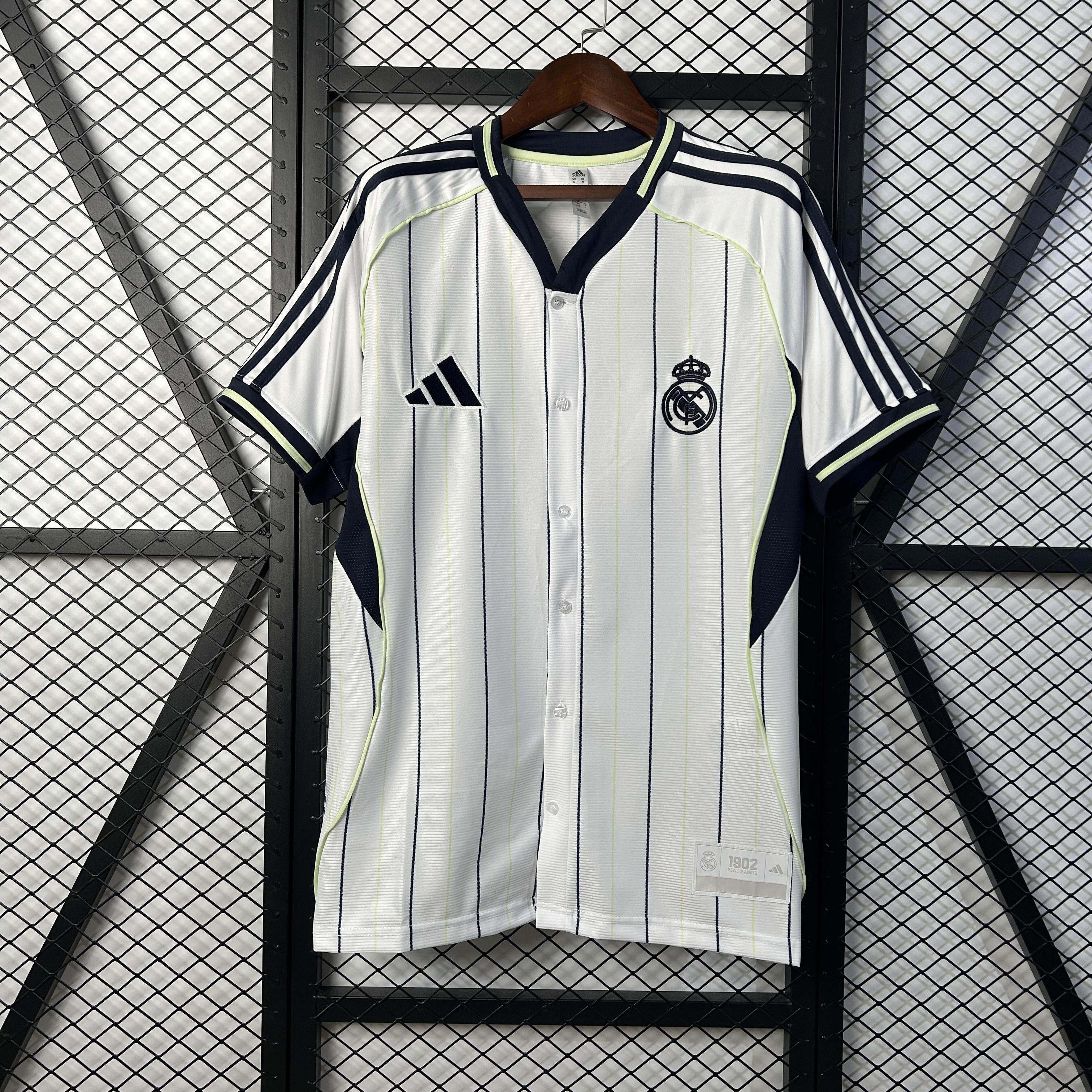 CAMISETA REAL MADRID EDICIÓN MLB (VERSIÓN FAN) - ZonaCamisetas