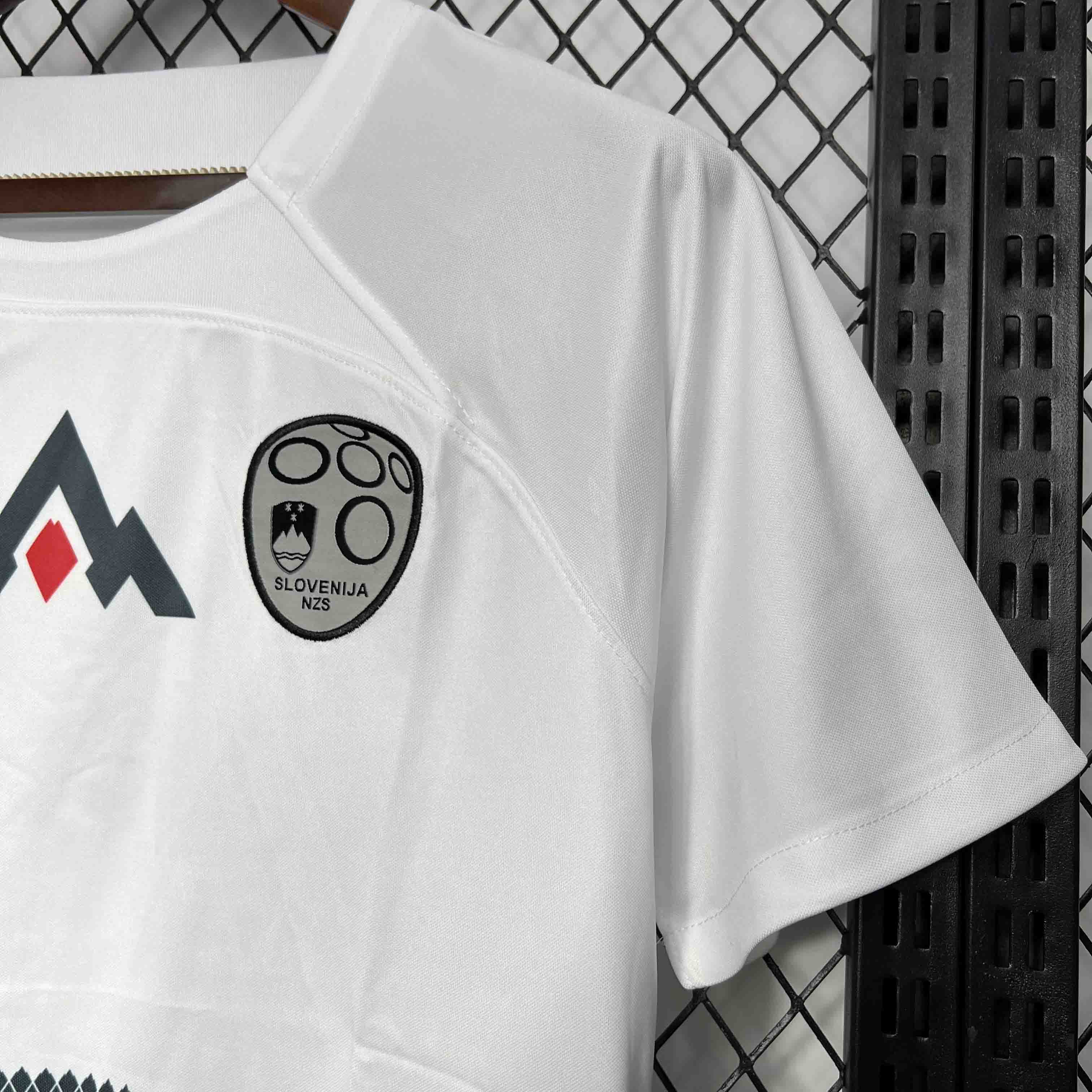 CAMISETA ESLOVENIA ll 2024 HOMBRE (VERSIÓN FAN)