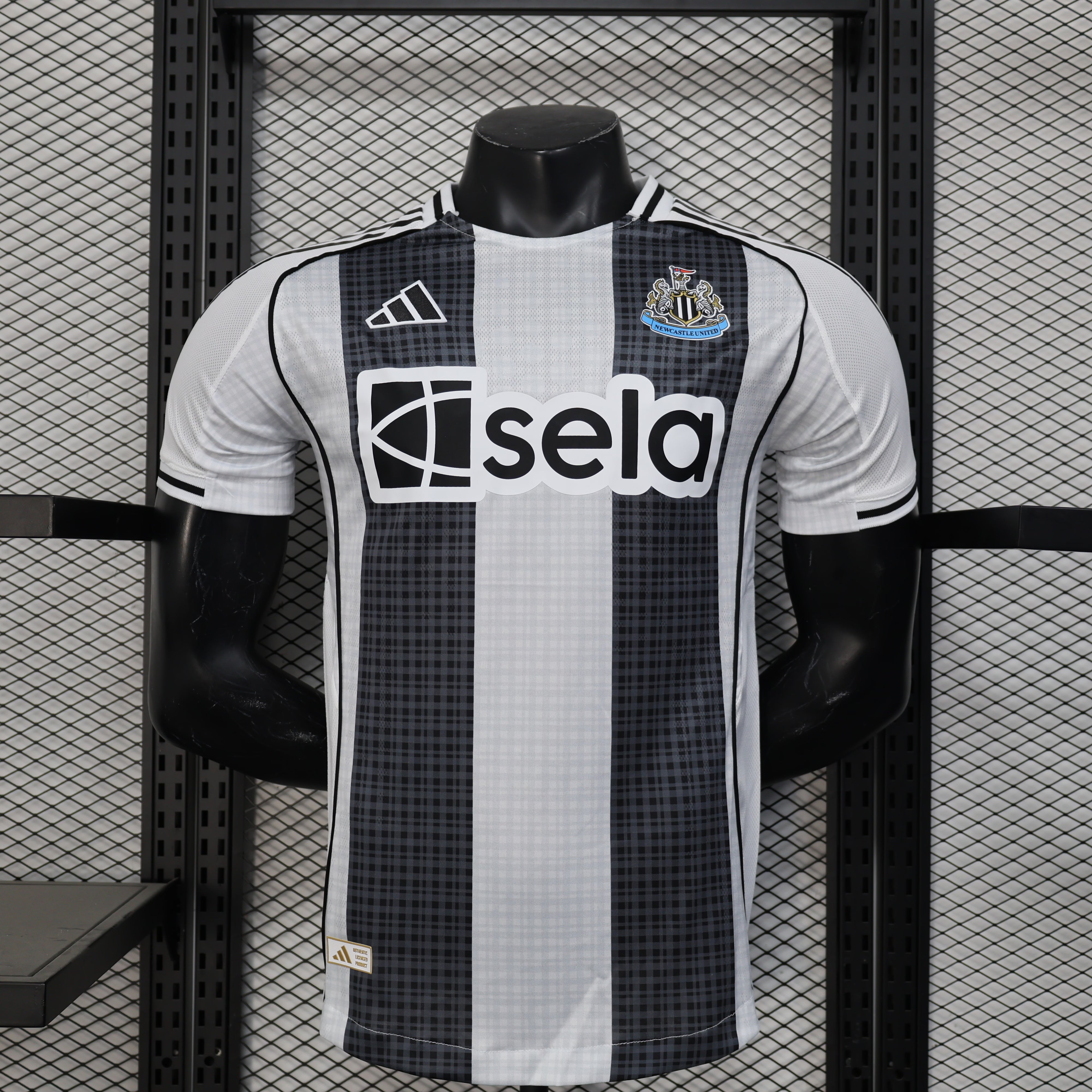 CAMISETA NEWCASTLE I 25/26 HOMBRE (VERSIÓN JUGADOR)