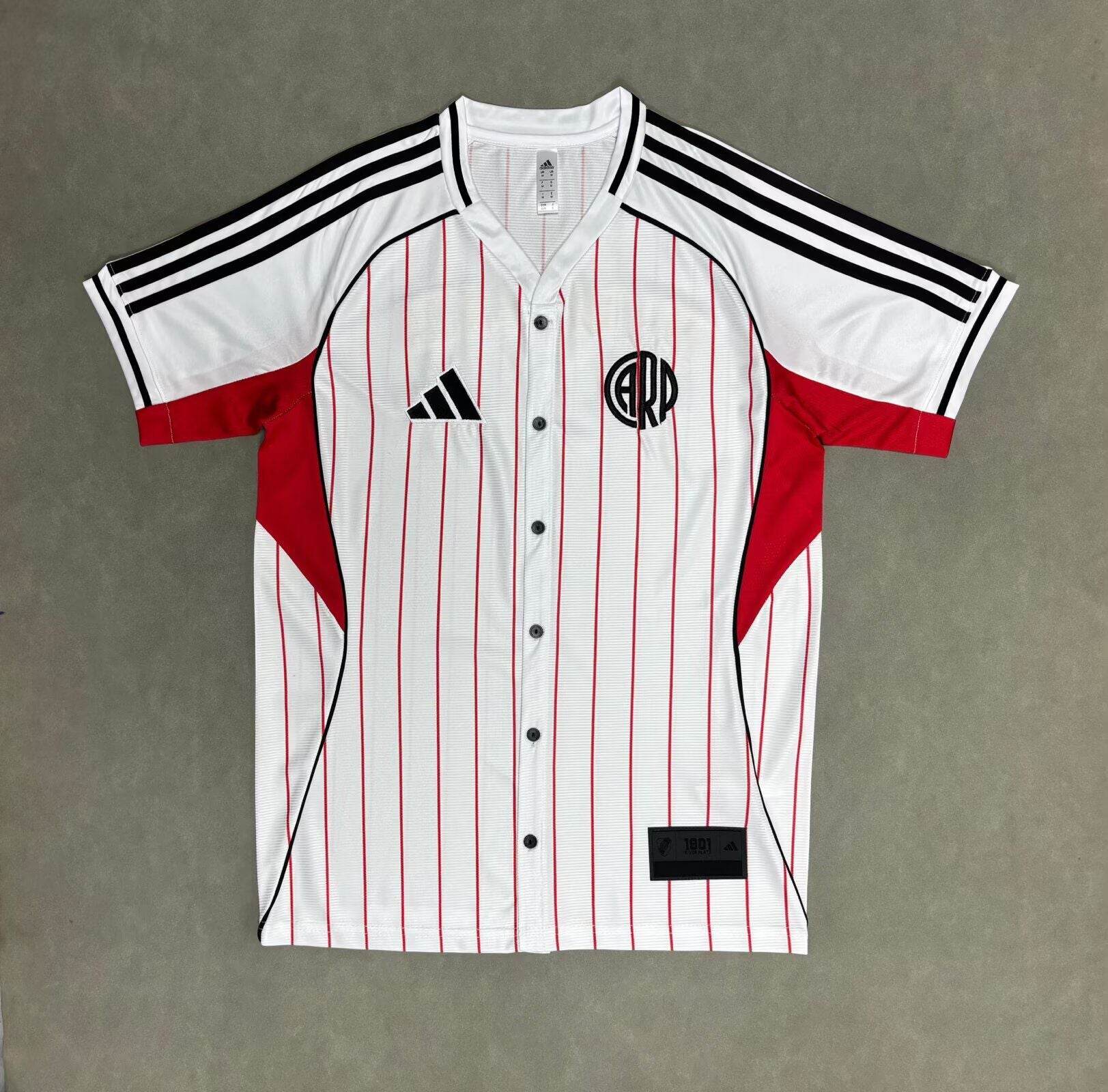 CAMISETA RIVER PLATE EDICIÓN MLB (VERSIÓN FAN) - ZonaCamisetas