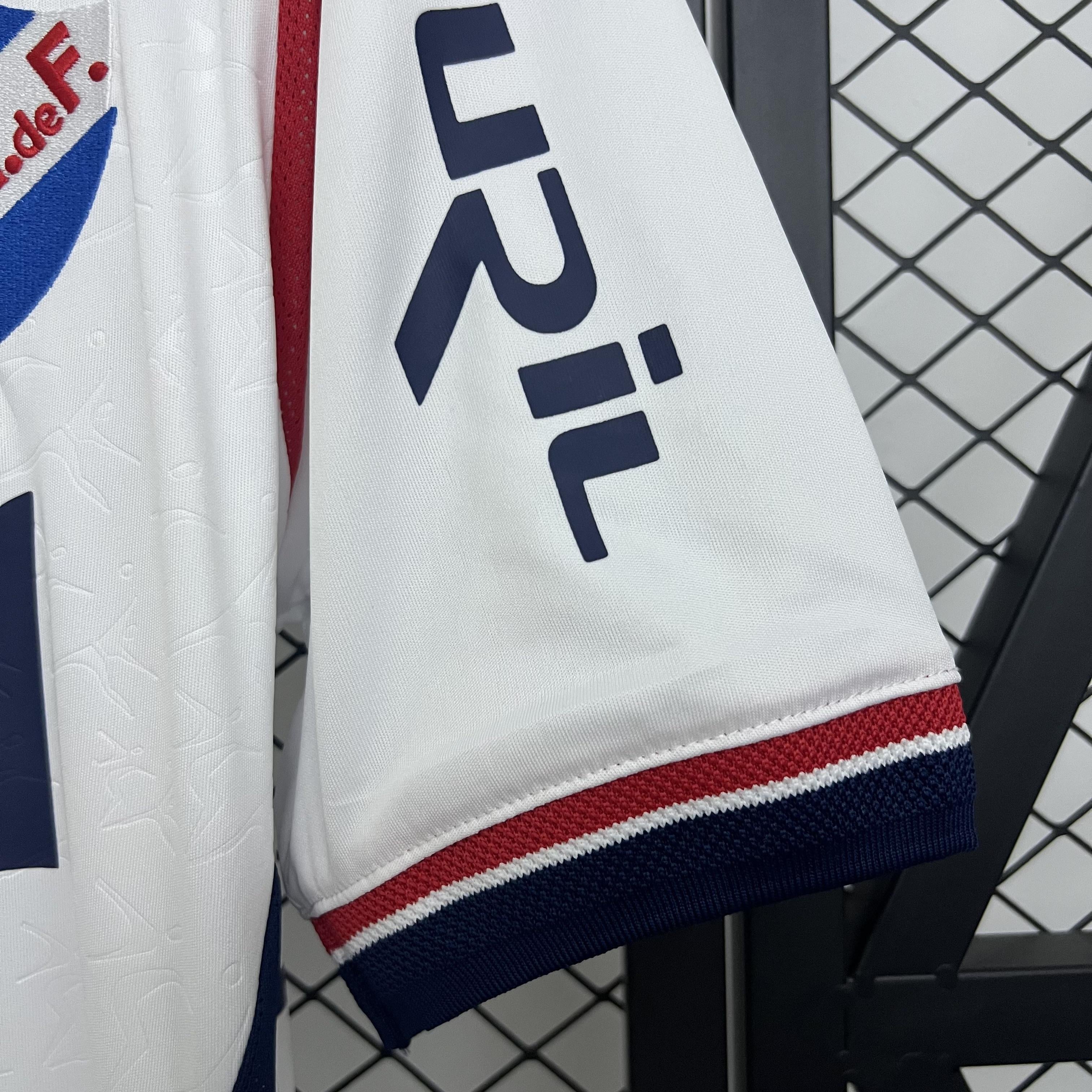 CAMISETA NACIONAL DE MONTEVIDEO III 25/26 HOMBRE (VERSIÓN FAN)