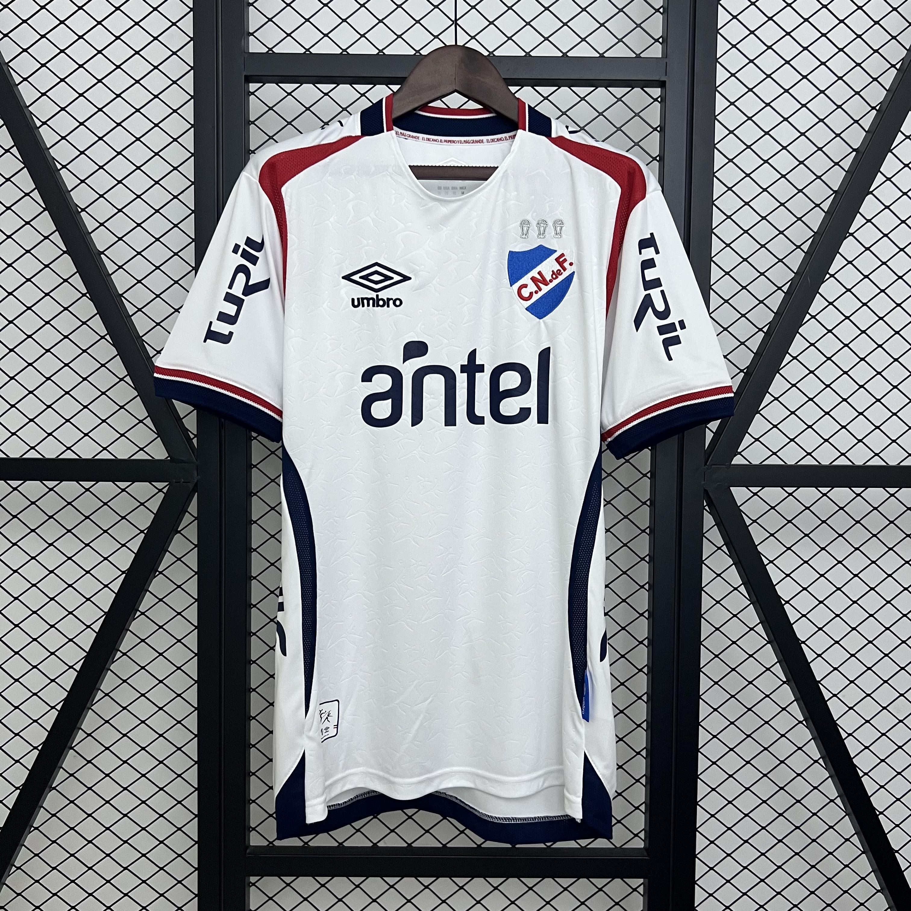 CAMISETA NACIONAL DE MONTEVIDEO III 25/26 HOMBRE (VERSIÓN FAN)