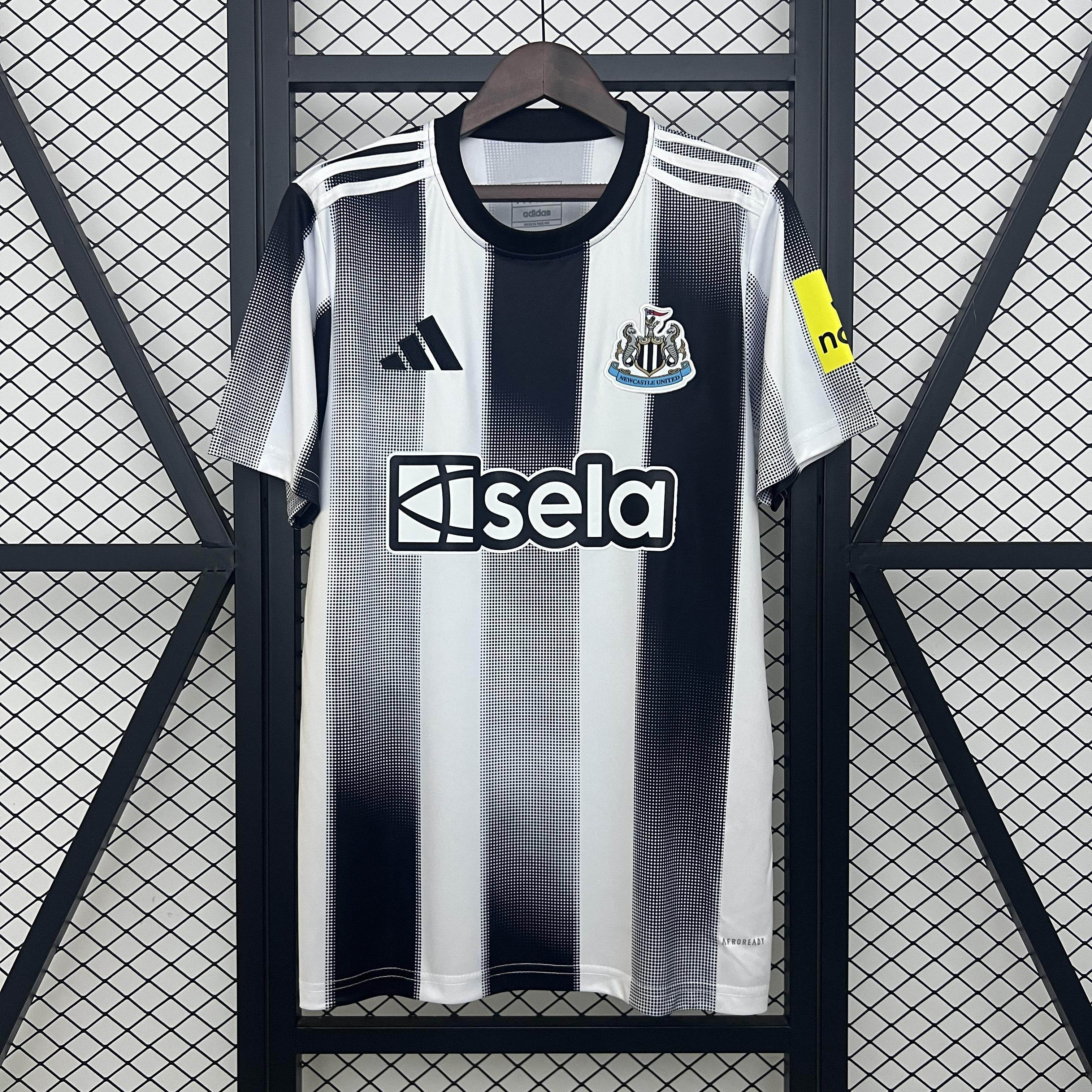 CAMISETA NEWCASTLE l 25/26 HOMBRE (VERSIÓN FAN) - ZonaCamisetas