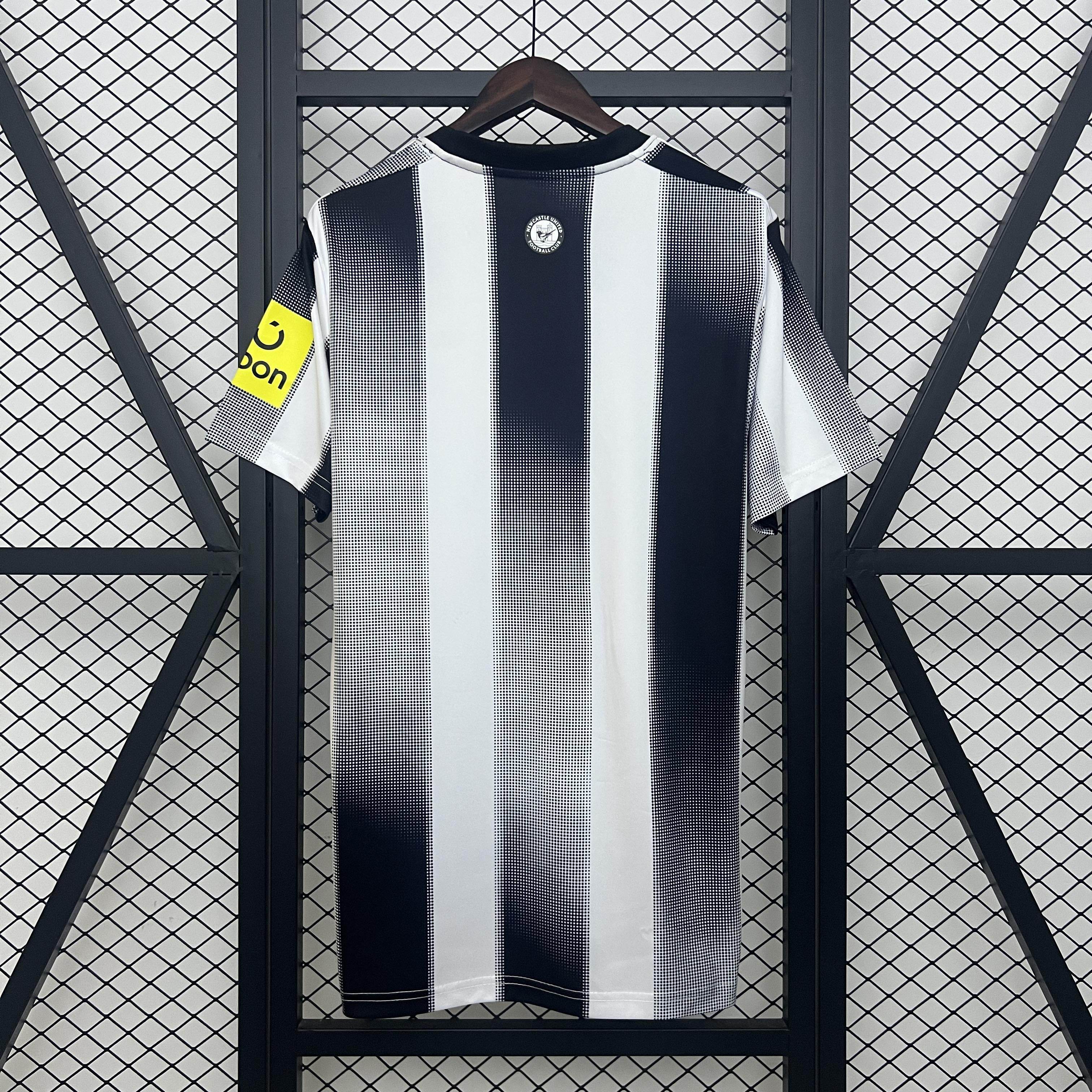 CAMISETA NEWCASTLE l 25/26 HOMBRE (VERSIÓN FAN) - ZonaCamisetas