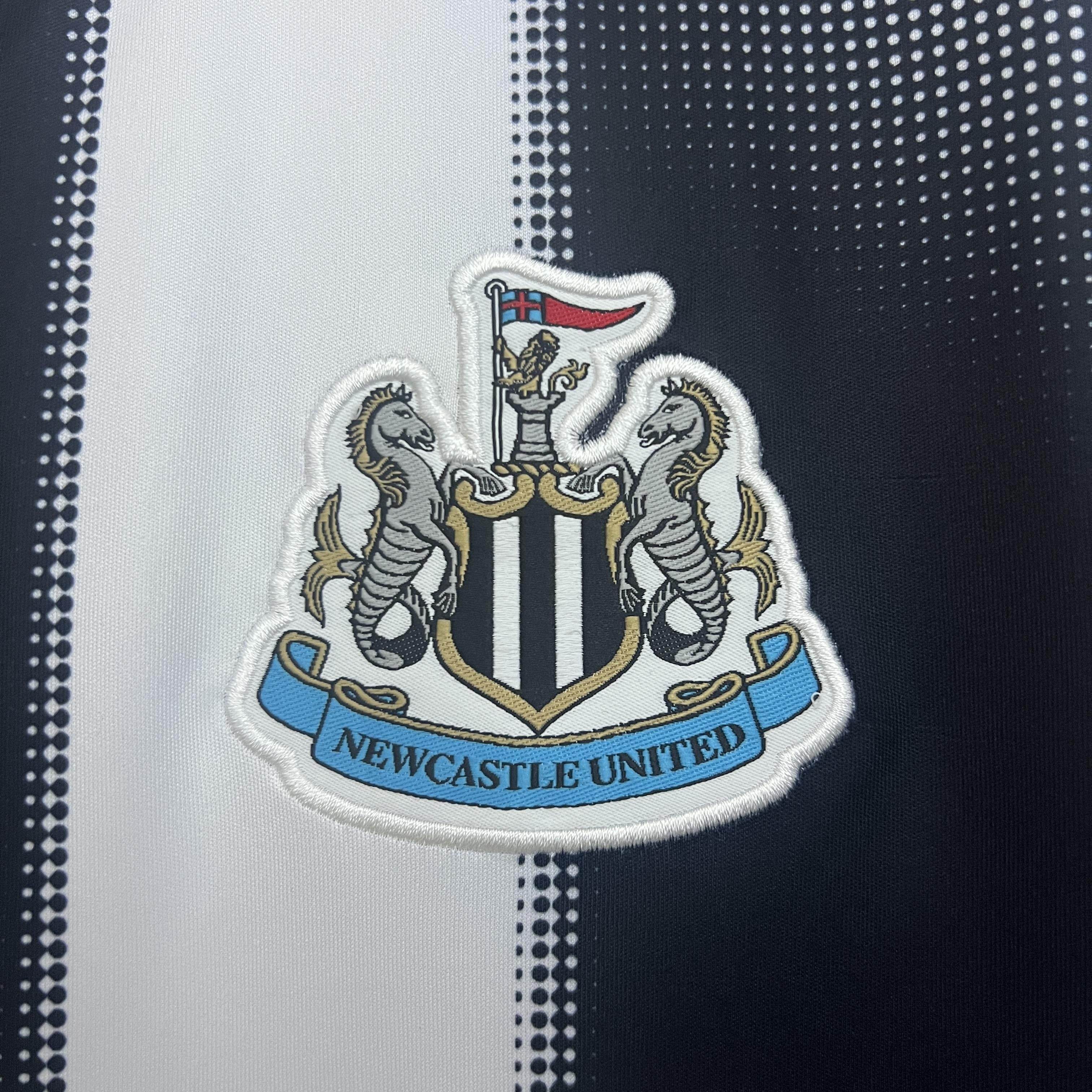 CAMISETA NEWCASTLE l 25/26 HOMBRE (VERSIÓN FAN) - ZonaCamisetas