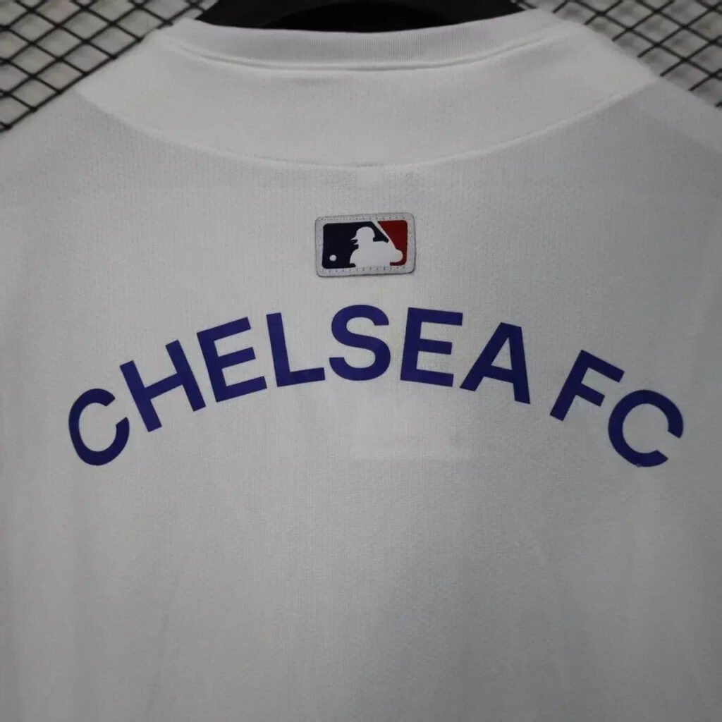 CAMISETA CHELSEA EDICIÓN MLB (VERSIÓN FAN) - Zona Camisetas