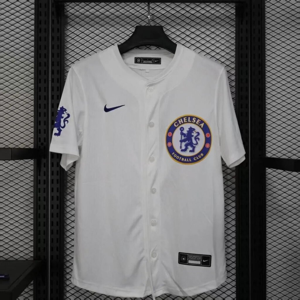 CAMISETA CHELSEA EDICIÓN MLB (VERSIÓN FAN) - Zona Camisetas