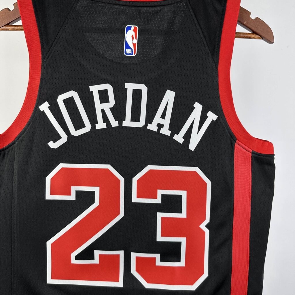 01aeb76a CAMISETA CHICAGO SEASON 24 HOMBRE EDICIÓN JORDAN (NBA) - Zona Camisetas