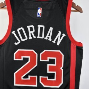 01aeb76a CAMISETA CHICAGO SEASON 24 HOMBRE EDICIÓN JORDAN (NBA) - Zona Camisetas