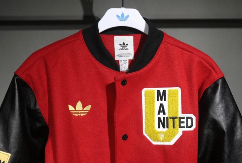 CHAQUETA MANCHESTER UNITED l 2025 - Zona Camisetas