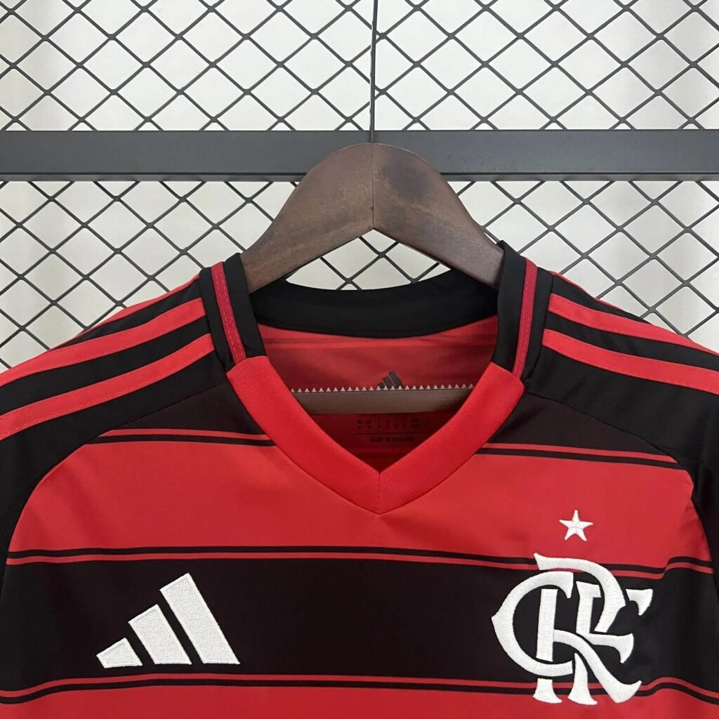06ec7177_8f8dd570-ce55-4499-bc0e-c25ed992a9ca CAMISETA FLAMENGO I 25/26 HOMBRE (VERSIÓN FAN) - Zona Camisetas