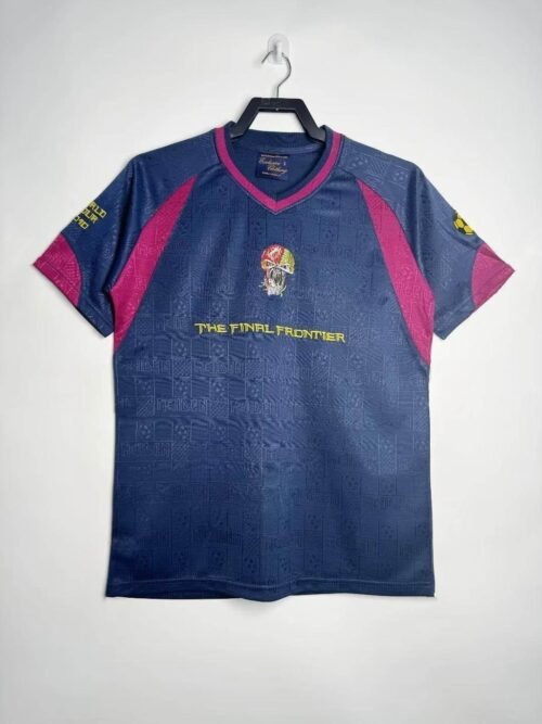 CAMISETA WEST HAM IRON MAIDEN 2010 HOMBRE (RETRO) - Zona Camisetas