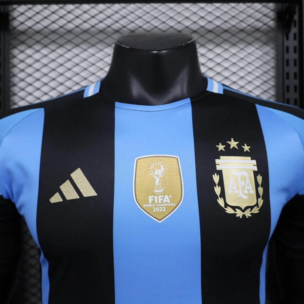 0d003b8c CAMISETA ARGENTINA EDICIÓN DARK I 24 HOMBRE (VERSIÓN JUGADOR) - ZonaCamisetas