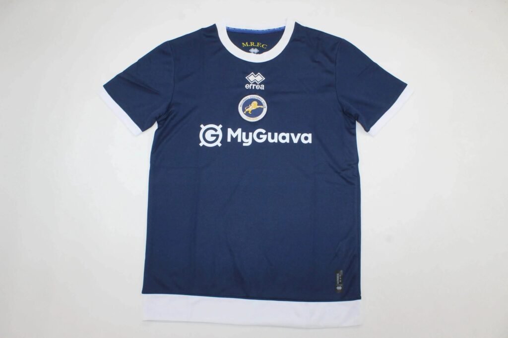 CAMISETA MILLWALL FC I 25/26 HOMBRE (VERSIÓN FAN) - Zona Camisetas