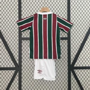 17CE8D8F-7899-4E62-9742-F89221E56D5E CAMISETA FLUMINENSE I 24/25 CONJUNTO INFANTIL - Zona Camisetas