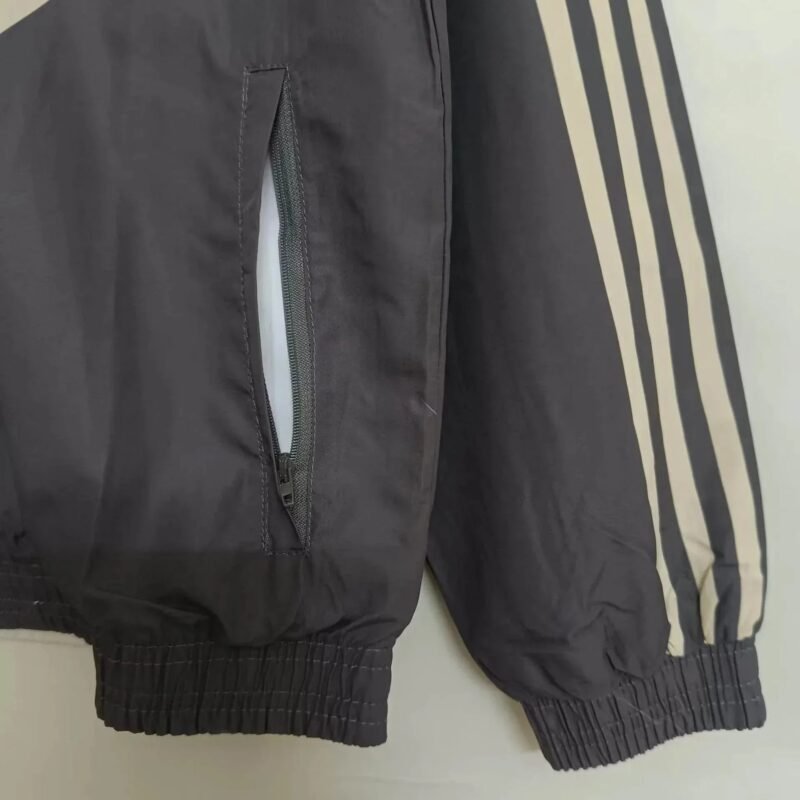 CORTAVIENTO REAL MADRID llI 24/25 - ZonaCamisetas