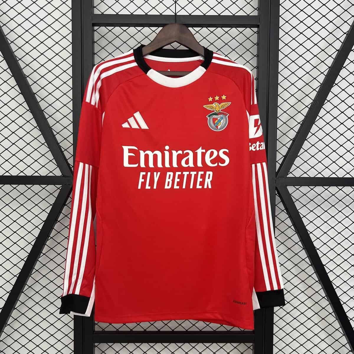 1aaa970a_98c6a3e4-f456-4e36-9d2d-0980f16707b6 CAMISETA BENFICA I 25/26 HOMBRE (VERSIÓN FAN) MANGA LARGA - Zona Camisetas
