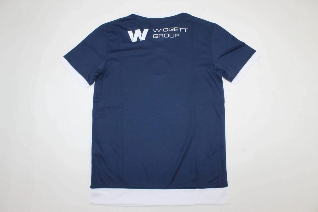 CAMISETA MILLWALL FC I 25/26 HOMBRE (VERSIÓN FAN) - Zona Camisetas