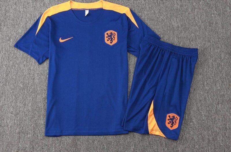 CONJUNTO CORTO HOLANDA ENTRENAMIENTO I 24/25 HOMBRE - Zona Camisetas