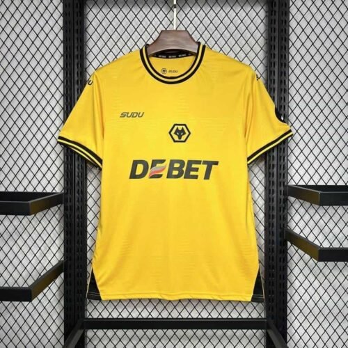 CAMISETA WOLVERHAMPTON I 24/25 HOMBRE (VERSIÓN FAN) - Zona Camisetas