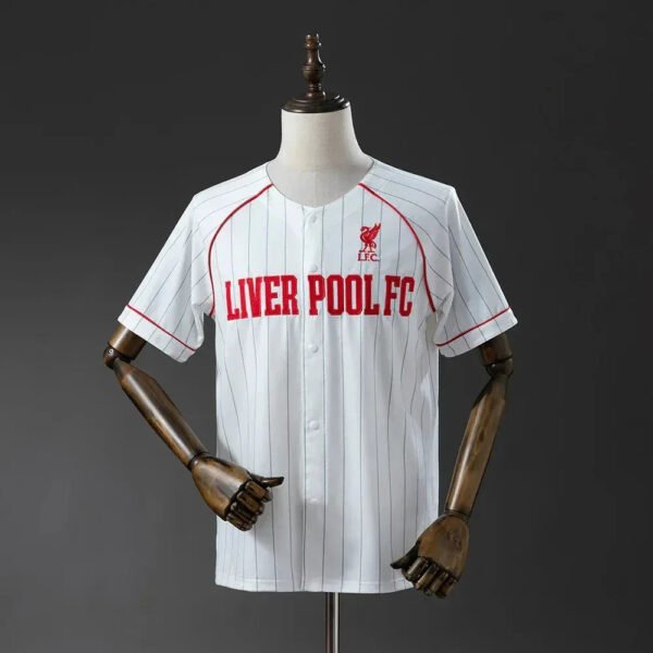 CAMISETA LIVERPOOL I EDICIÓN MLB (VERSIÓN FAN) - Zona Camisetas