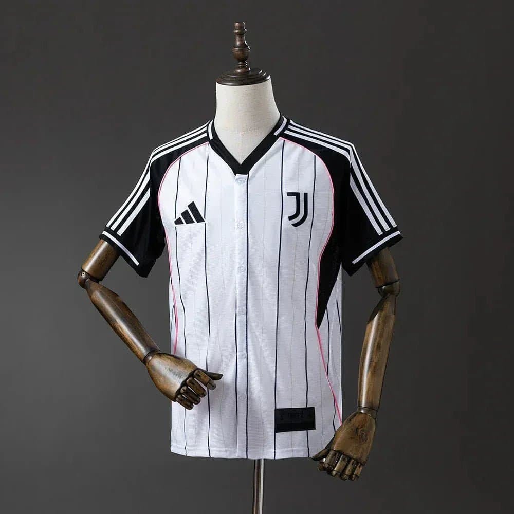 79f21ac0_4a7c8986-7a91-4c9a-bfb6-a7ba6f7b515d CAMISETA JUVENTUS EDICIÓN MLB (VERSIÓN FAN) - Zona Camisetas