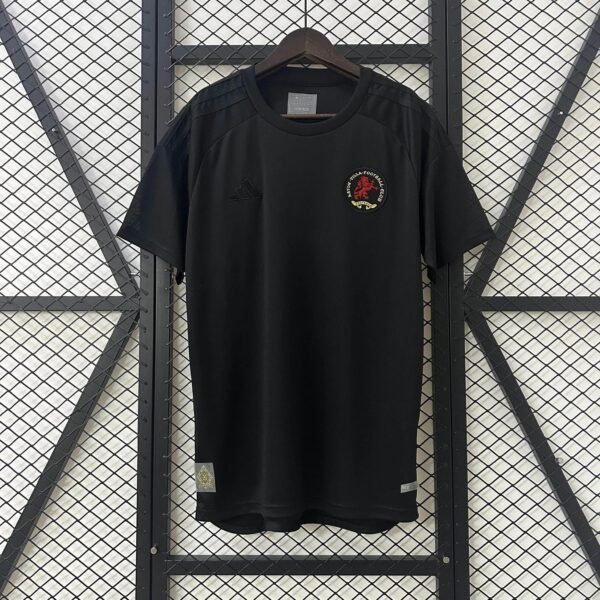 840353d1_14b24898-3ac2-4eba-829f-418bf9c362a7 CAMISETA ASTON VILLA I 25/26 125th HOMBRE (VERSIÓN FAN) - Zona Camisetas