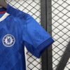 8e6b2d17_aede7f43-11db-4e9e-8a3e-87d78307917c CAMISETA CHELSEA I 25/26 CONJUNTO INFANTIL - Zona Camisetas