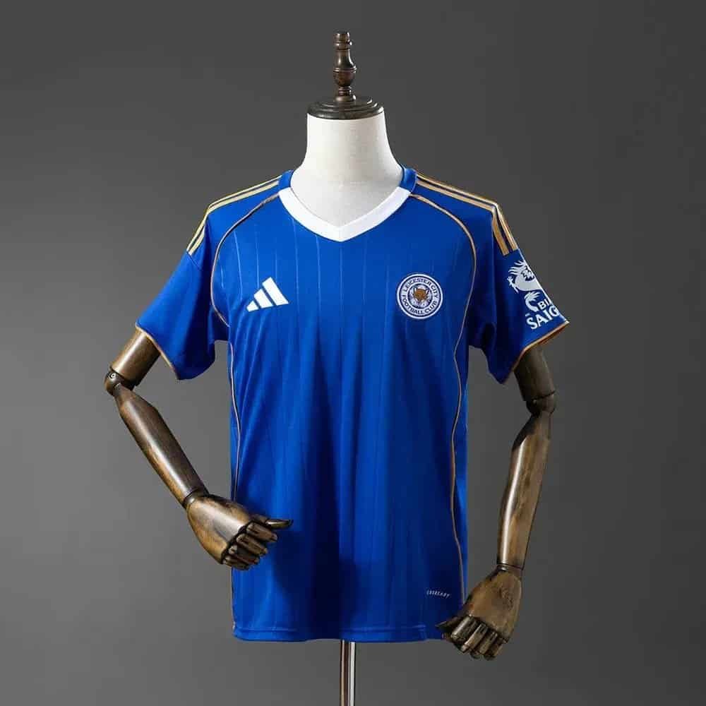 CAMISETA LEICESTER CITY I 25/26 HOMBRE (VERSIÓN FAN) - Zona Camisetas