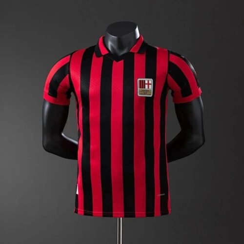 B2137DA3-A056-47DA-A3B8-DDE2BD342778_03cc4bf9-1ea7-4e04-bf88-5905dda173ab CAMISETA AC MILAN 125th HOMBRE (VERSIÓN JUGADOR) - Zona Camisetas