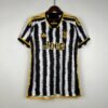 J1_915bf488-0bff-4b41-9889-d010ba4deb57 CAMISETA JUVENTUS I 23/24 HOMBRE (VERSIÓN FAN) - Zona Camisetas
