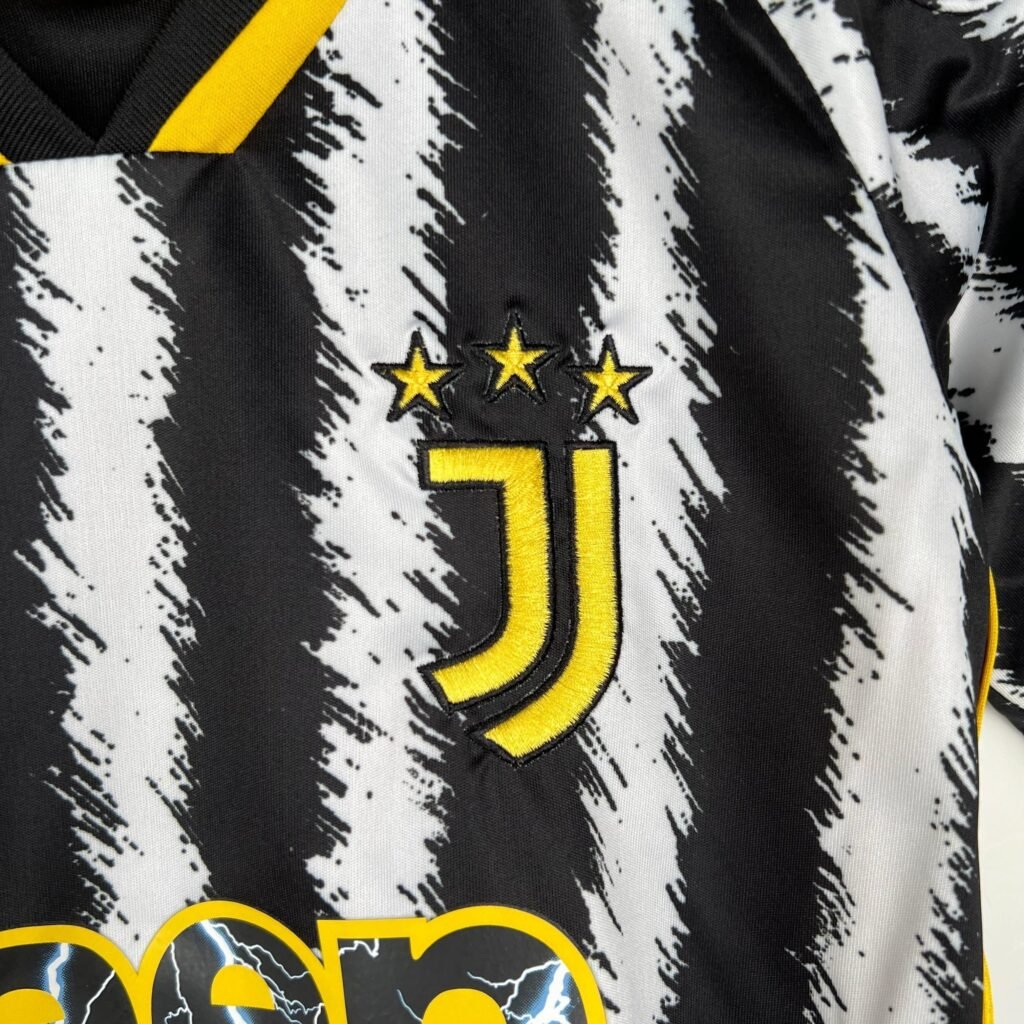 CAMISETA JUVENTUS I 23/24 CONJUNTO INFANTIL