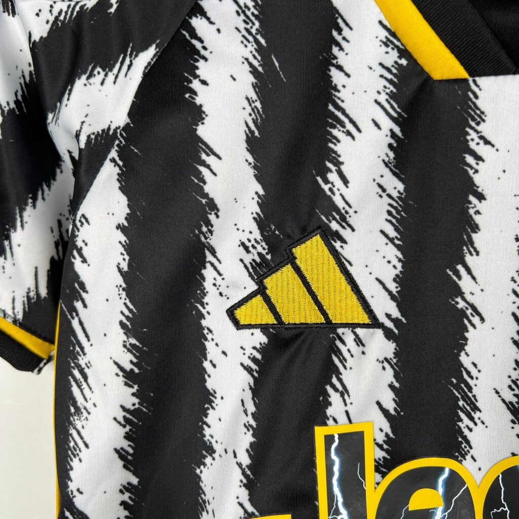 CAMISETA JUVENTUS I 23/24 CONJUNTO INFANTIL