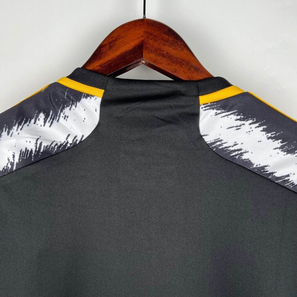 J8_15956489-ecbd-433c-a83d-2d18b8e6ccff CAMISETA JUVENTUS I 23/24 HOMBRE (VERSIÓN FAN) - Zona Camisetas