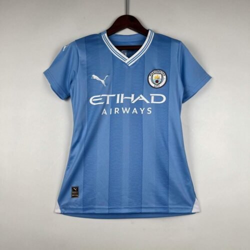 MC10_d8290e32-775f-434a-a4cf-4cf7e4748382 CAMISETA MANCHESTER CITY I 23/24 MUJER (VERSIÓN FAN) - ZonaCamisetas