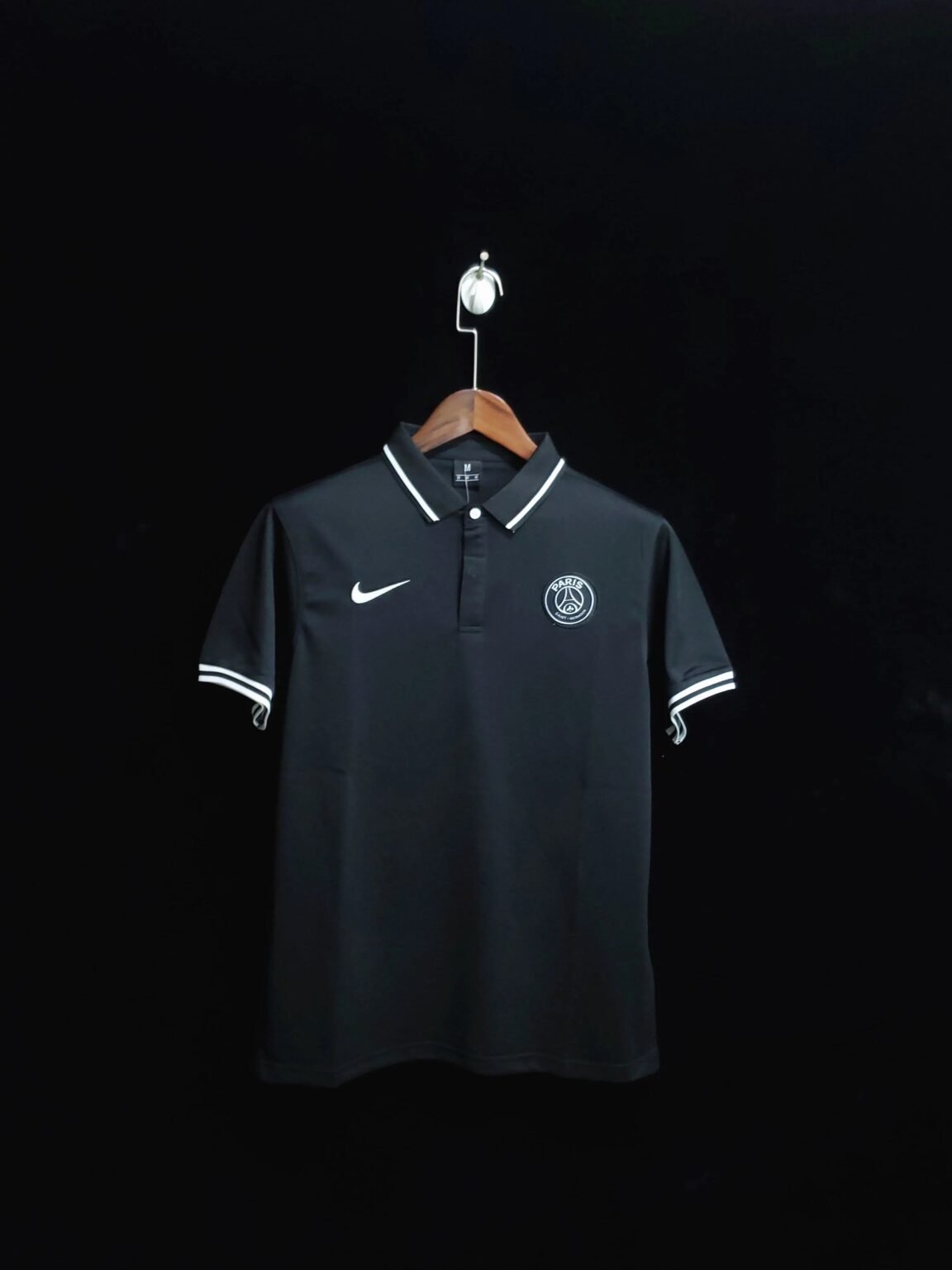 P10_7628a6e1-6724-4505-997d-74e084cb7dd8 CAMISETA PSG POLO I 23/24 HOMBRE (VERSIÓN FAN)