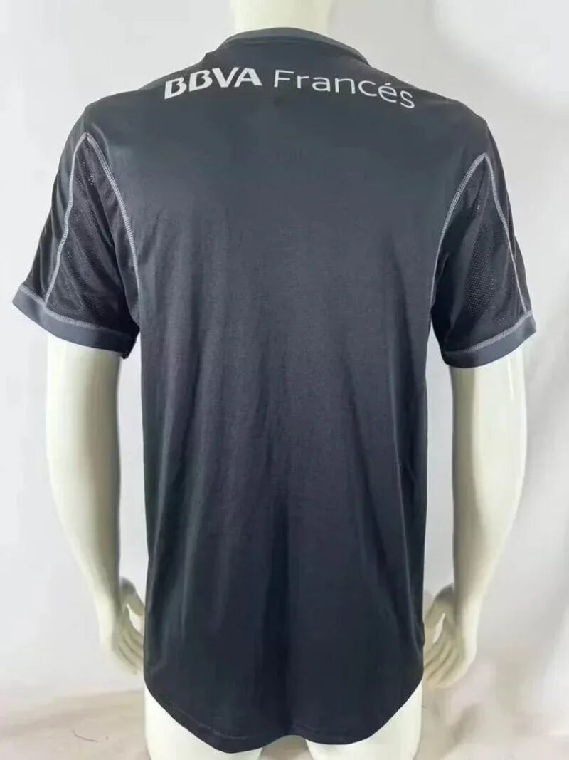 WhatsAppImage2025-06-13at18.48.15_bbc323d0-cc5d-4c6b-a492-e61300830320 CAMISETA RIVER PLATE I 13/14 HOMBRE (VERSIÓN JUGADOR) - Zona Camisetas